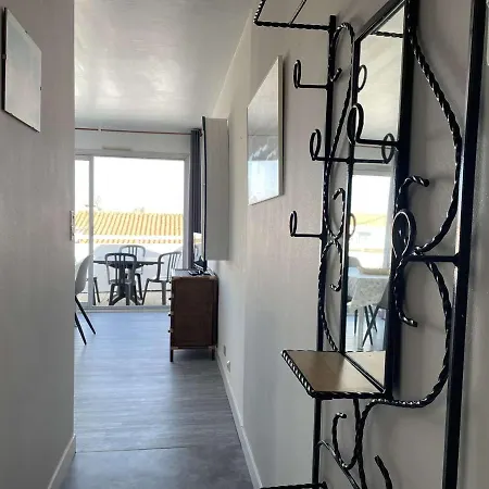 2 Pieces Avec Balcon, Proche - Fr-1-224b-563 L'Herbaudiere