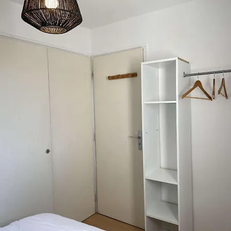 2 Pieces Avec Balcon, Proche - Fr-1-224b-563 * L'Herbaudiere