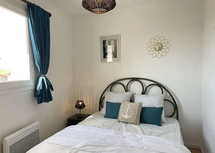 2 Pieces Avec Balcon, Proche - Fr-1-224b-563 L'Herbaudiere