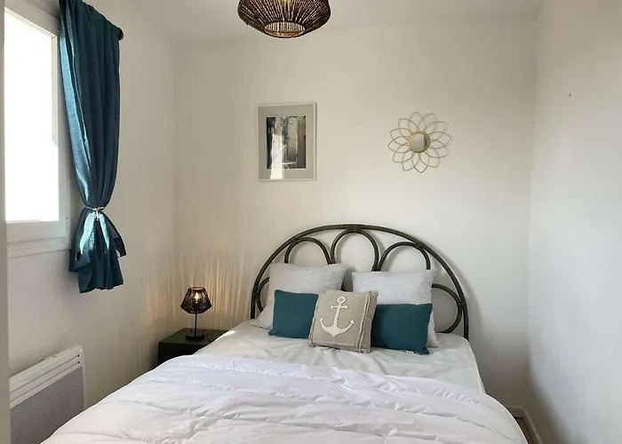 2 Pieces Avec Balcon, Proche - Fr-1-224b-563 * L'Herbaudiere