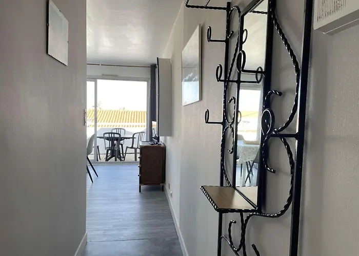 2 Pieces Avec Balcon, Proche - Fr-1-224b-563 L'Herbaudiere