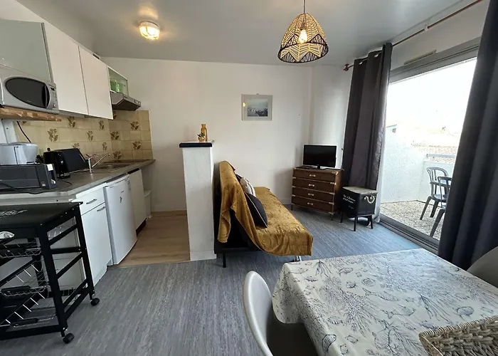 2 Pieces Avec Balcon, Proche - Fr-1-224b-563 * L'Herbaudiere