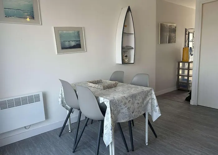 Appartement 2 Pieces Avec Balcon, Proche - Fr-1-224b-563