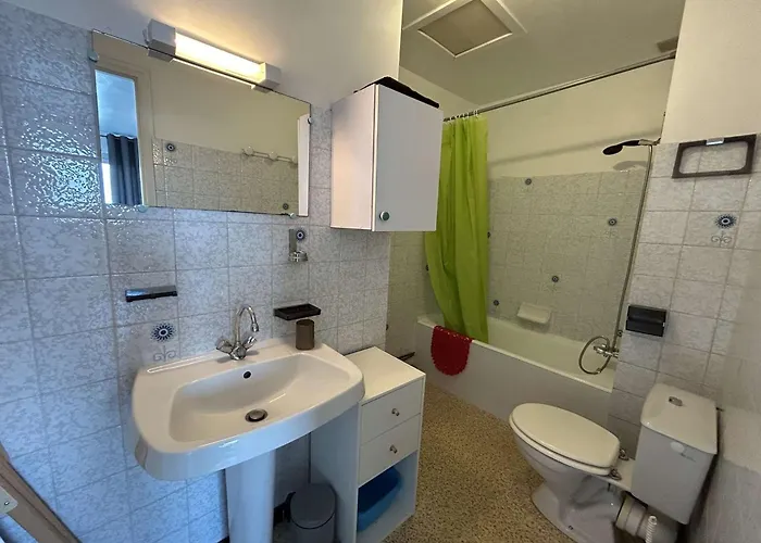 Appartement 2 Pieces Avec Balcon, Proche - Fr-1-224b-563 *